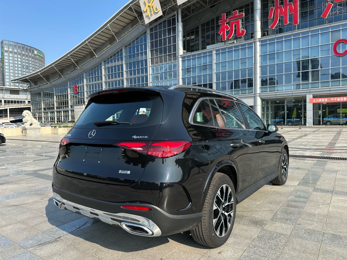 2024年8月奔馳 奔馳GLC  2023款 改款 GLC 260 L 4MATIC 豪華型 5座