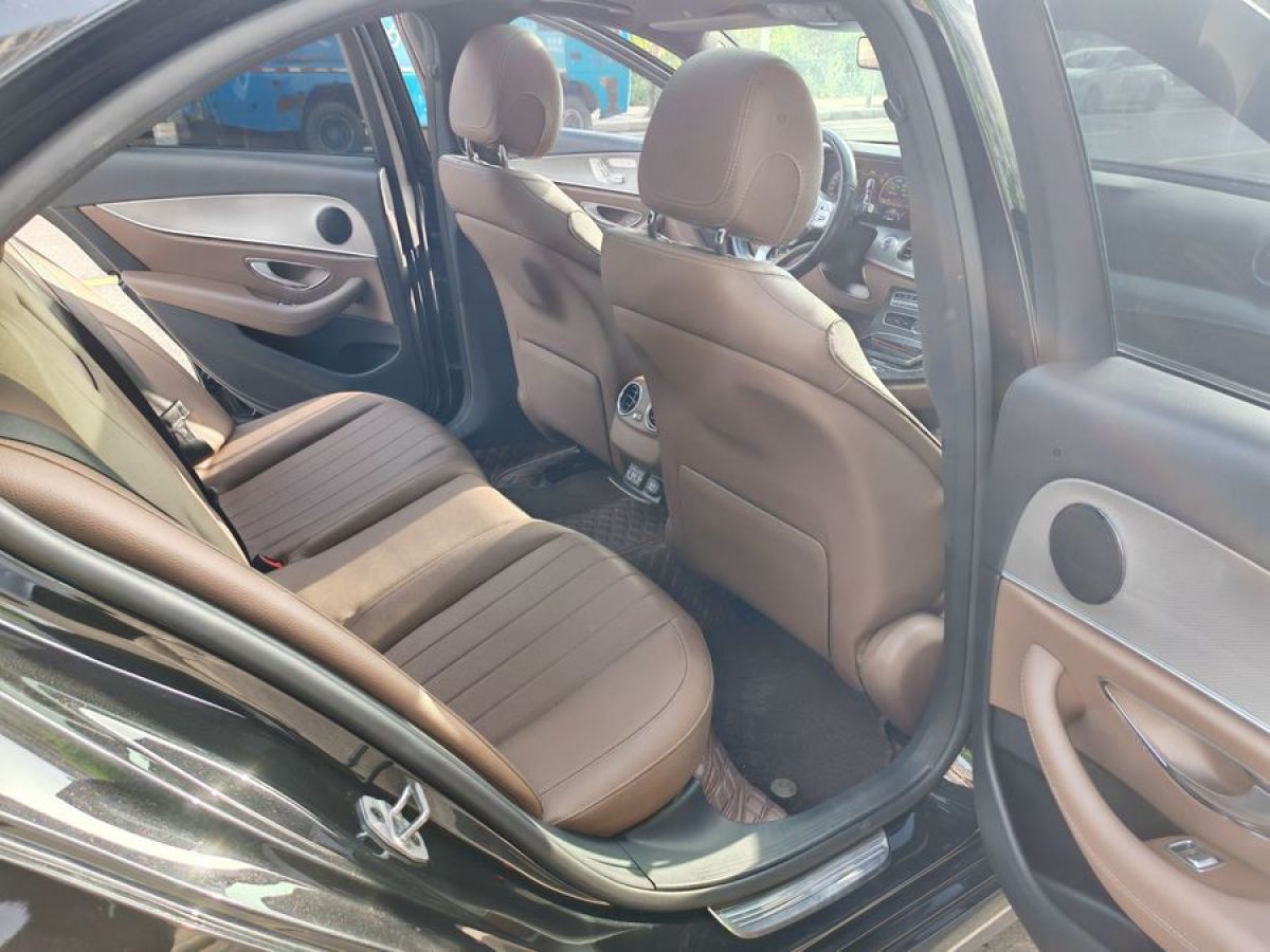 2019年7月奔驰 奔驰E级  2020款 改款 E 260 运动版