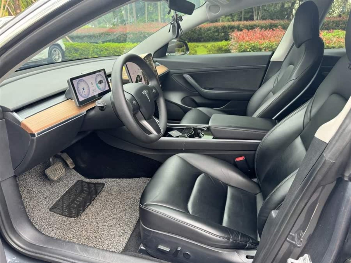特斯拉 Model 3  2019款 標(biāo)準(zhǔn)續(xù)航后驅(qū)升級版圖片
