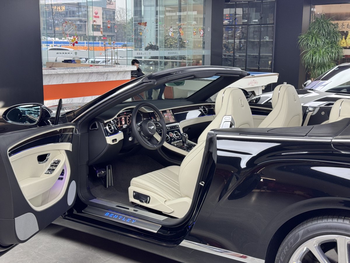 2022年4月宾利 欧陆  2022款 4.0T GT V8 敞篷版