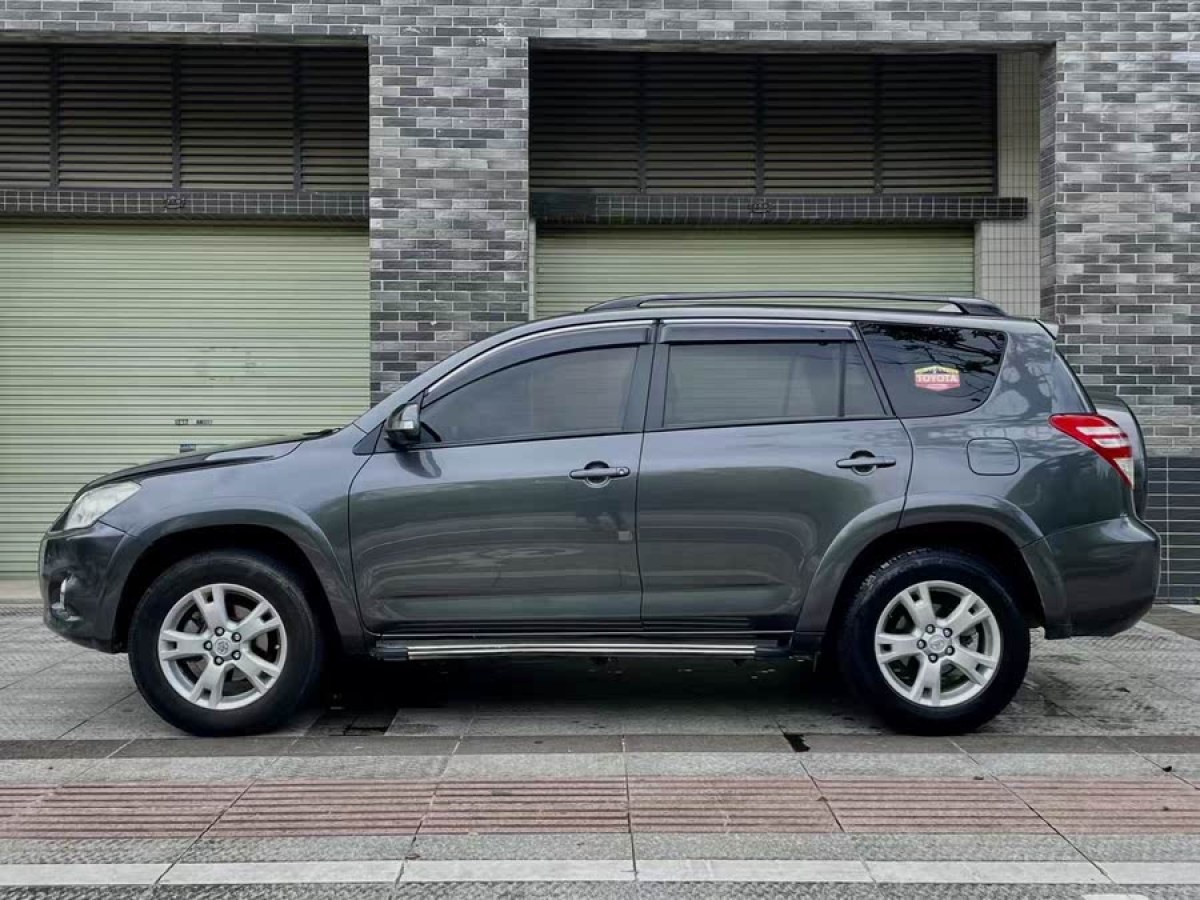 豐田 RAV4榮放  2011款 2.4L 自動四驅(qū)豪華版圖片