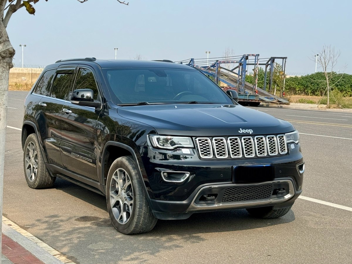 2020年11月Jeep 大切諾基  2020款 3.0L 精英導(dǎo)航版