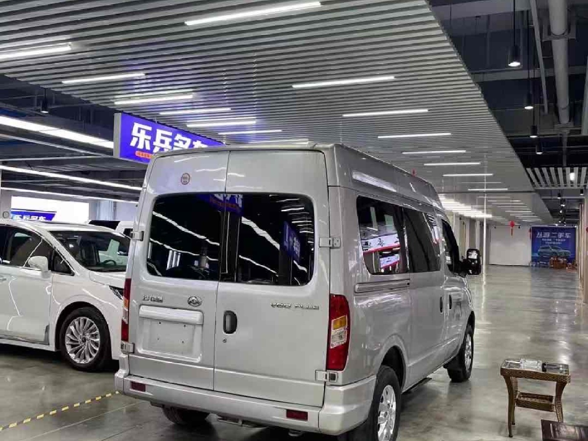 上汽大通 V80  2023款 2.0T PLUS 手動(dòng)商旅版短軸中頂10/11/12座圖片