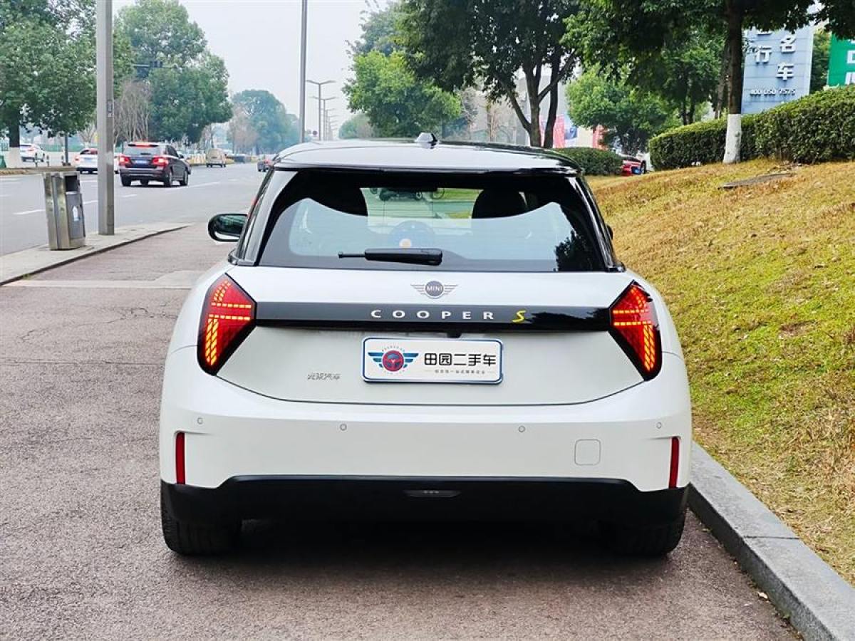 MINI 電動MINI COOPER  2024款 452km COOPER SE 藝術(shù)家圖片