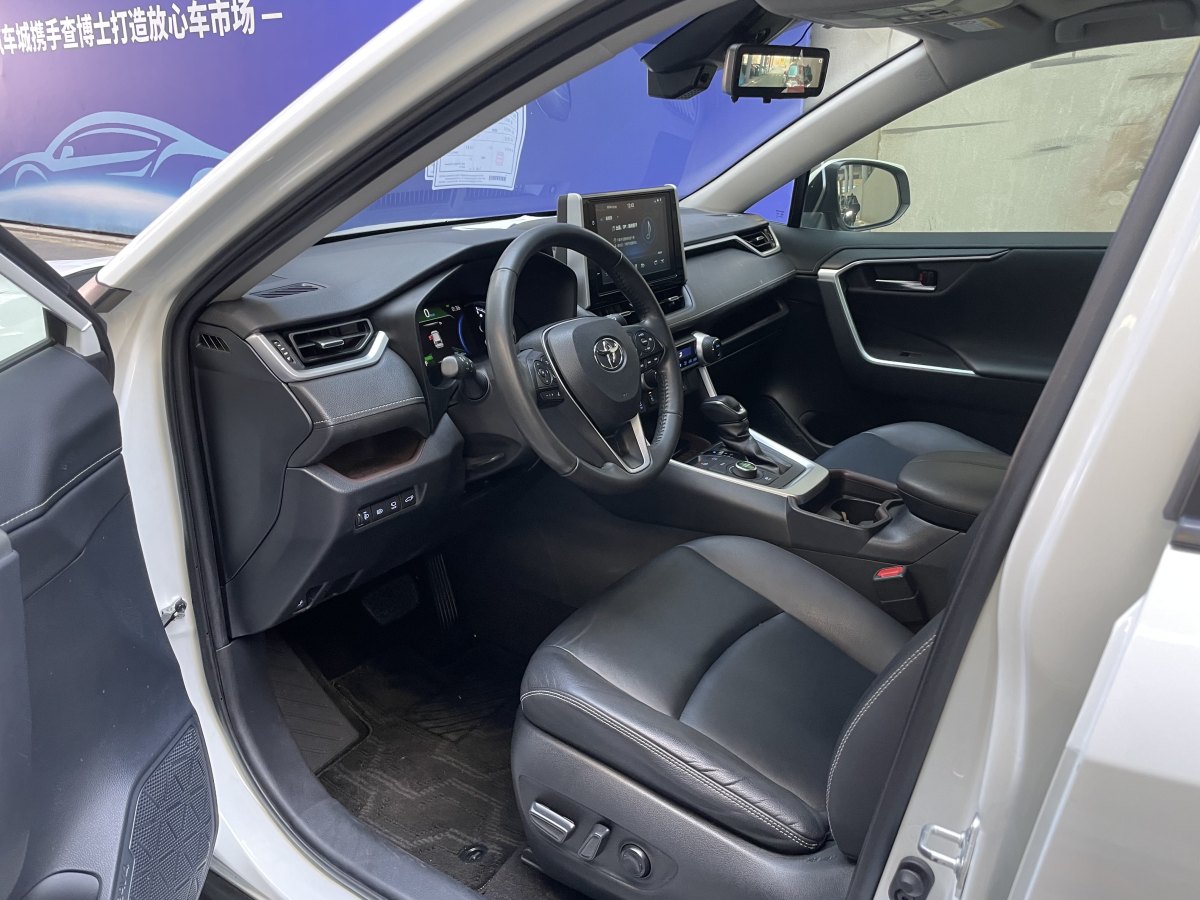 豐田 RAV4榮放  2020款 雙擎  2.5L CVT四驅(qū)旗艦版圖片