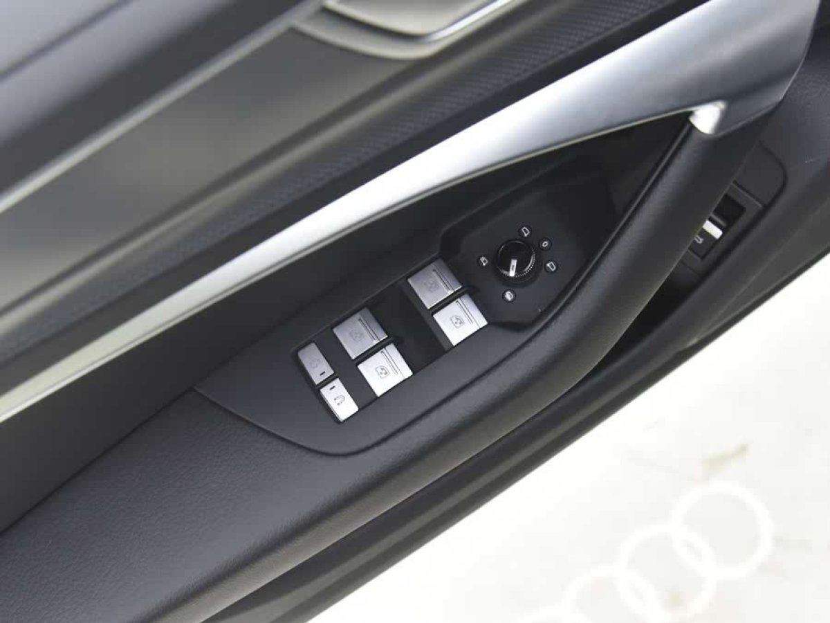 奧迪 奧迪A6L  2024款 40 TFSI 豪華動(dòng)感型圖片