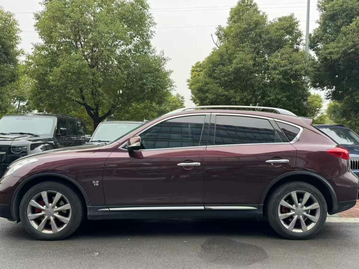 2017年1月英菲尼迪 QX  2017款 QX30 1.6T 時(shí)尚版 兩驅(qū)