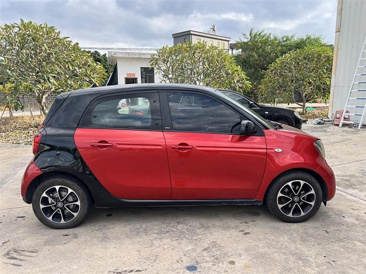 smart forfour  2016款 1.0L 52千瓦激情版圖片