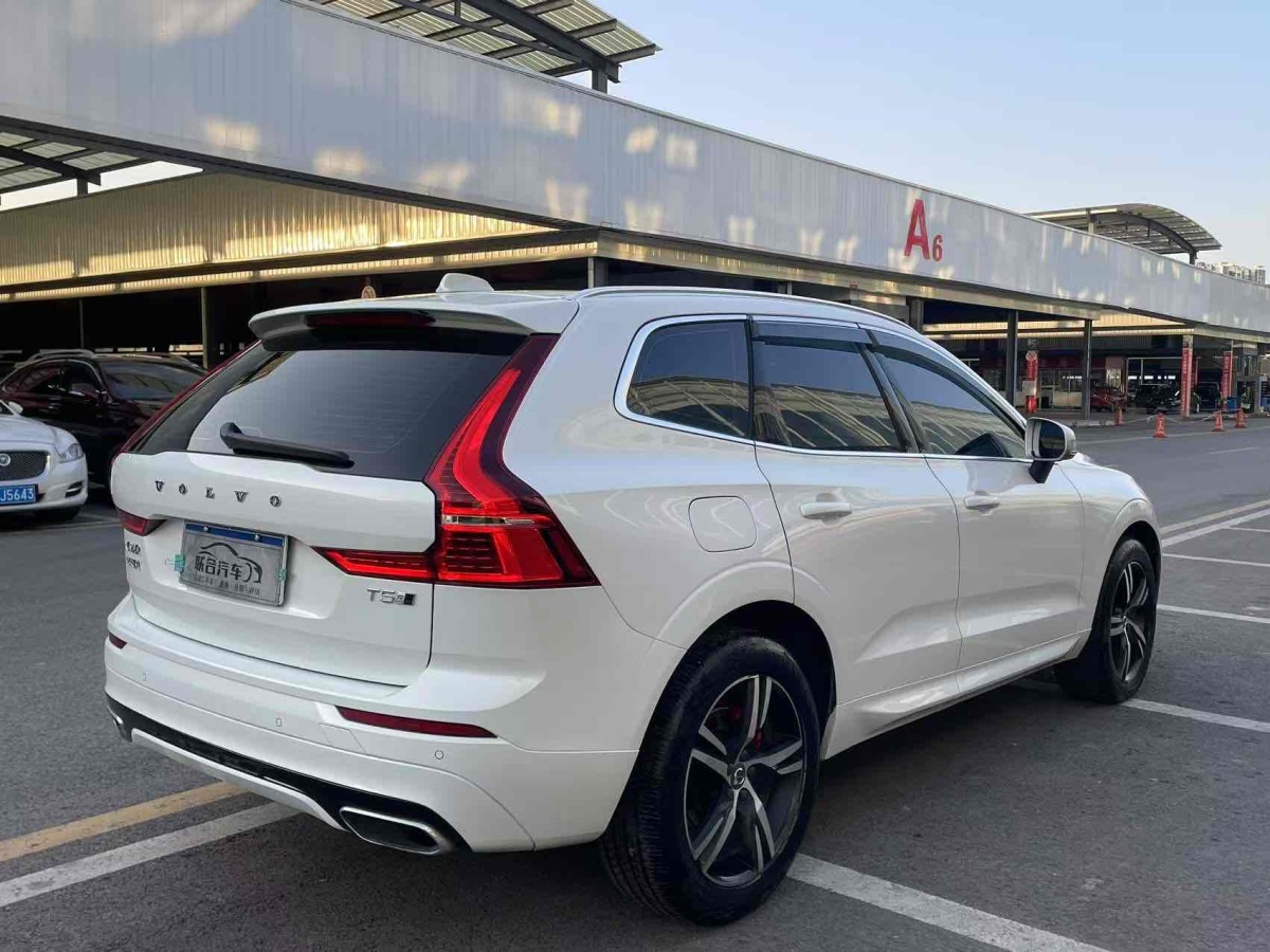 沃爾沃 XC60  2018款 T5 四驅(qū)智遠(yuǎn)運(yùn)動(dòng)版圖片