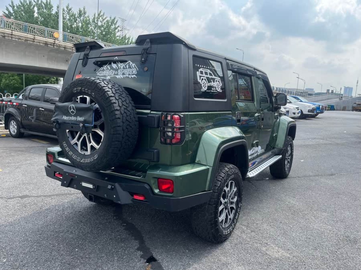 北京 BJ40  2020款 2.0T 自動(dòng)四驅(qū)城市獵人版至尊型圖片