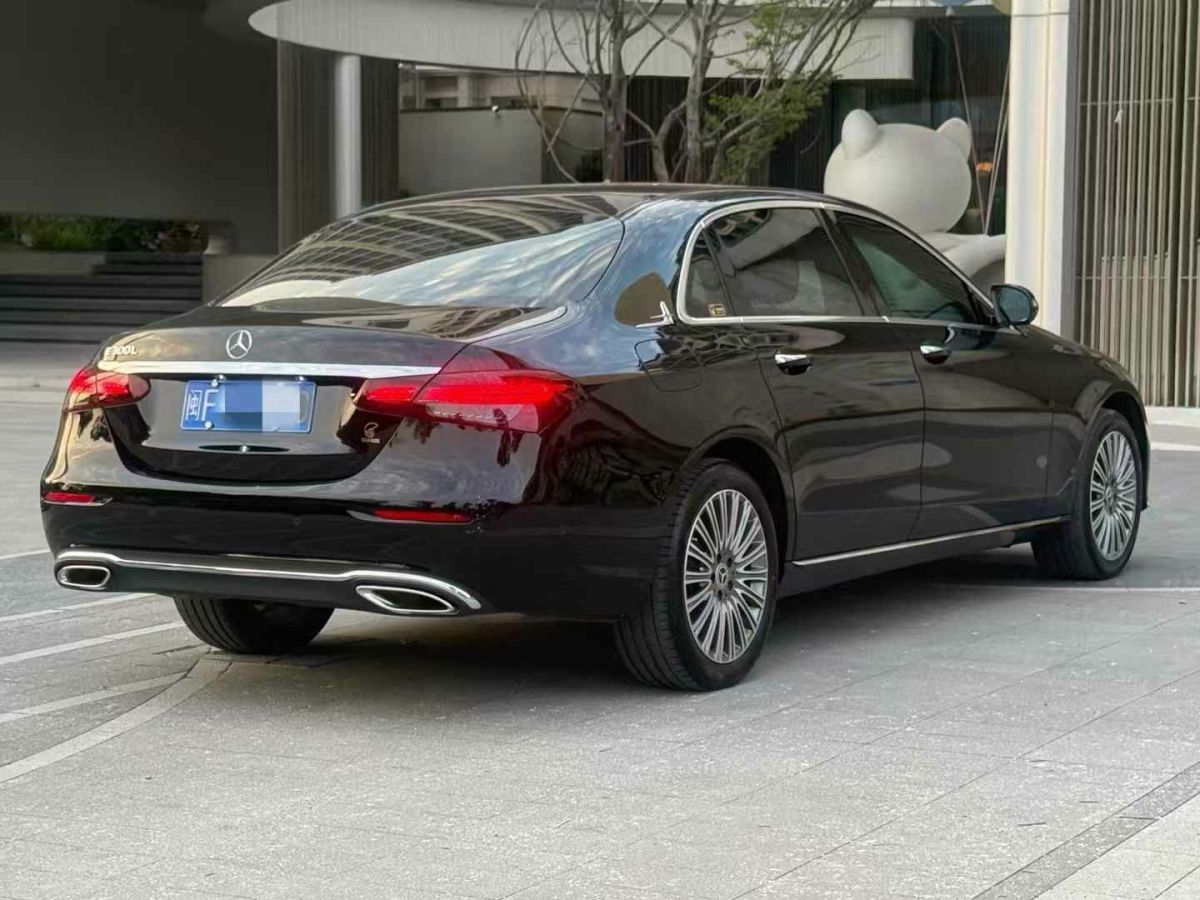 奔馳 奔馳E級(jí)新能源  2022款 E 350 e L 插電式混合動(dòng)力轎車圖片