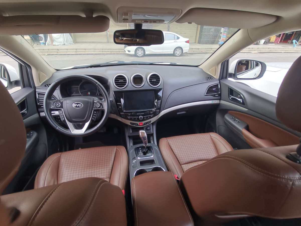 比亞迪 S7  2015款 2.0T 自動尊貴型圖片