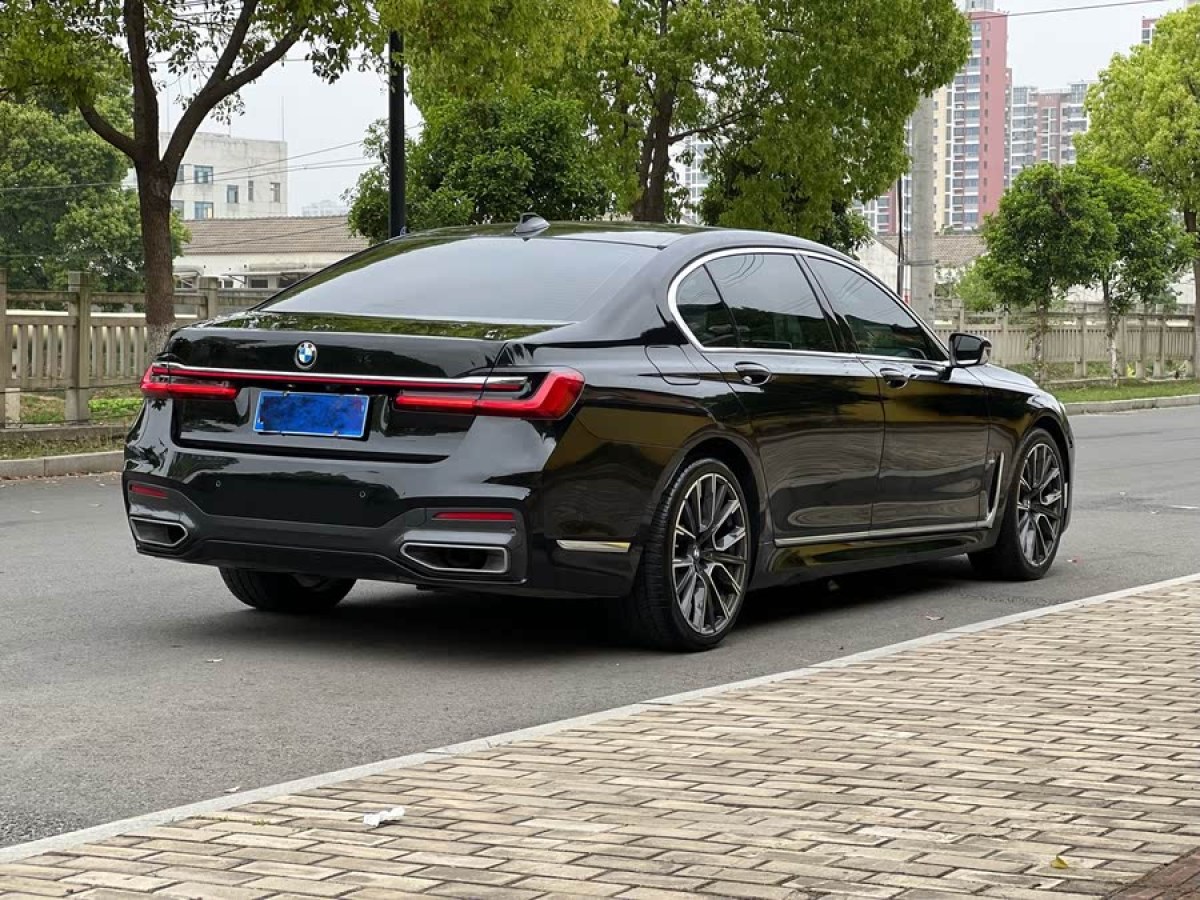寶馬 寶馬7系  2019款  740Li xDrive 行政型 M運(yùn)動(dòng)套裝圖片