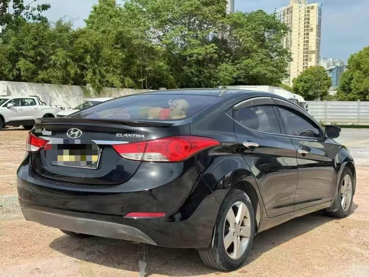 現(xiàn)代 朗動(dòng)  2013款 1.6L 自動(dòng)領(lǐng)先型圖片