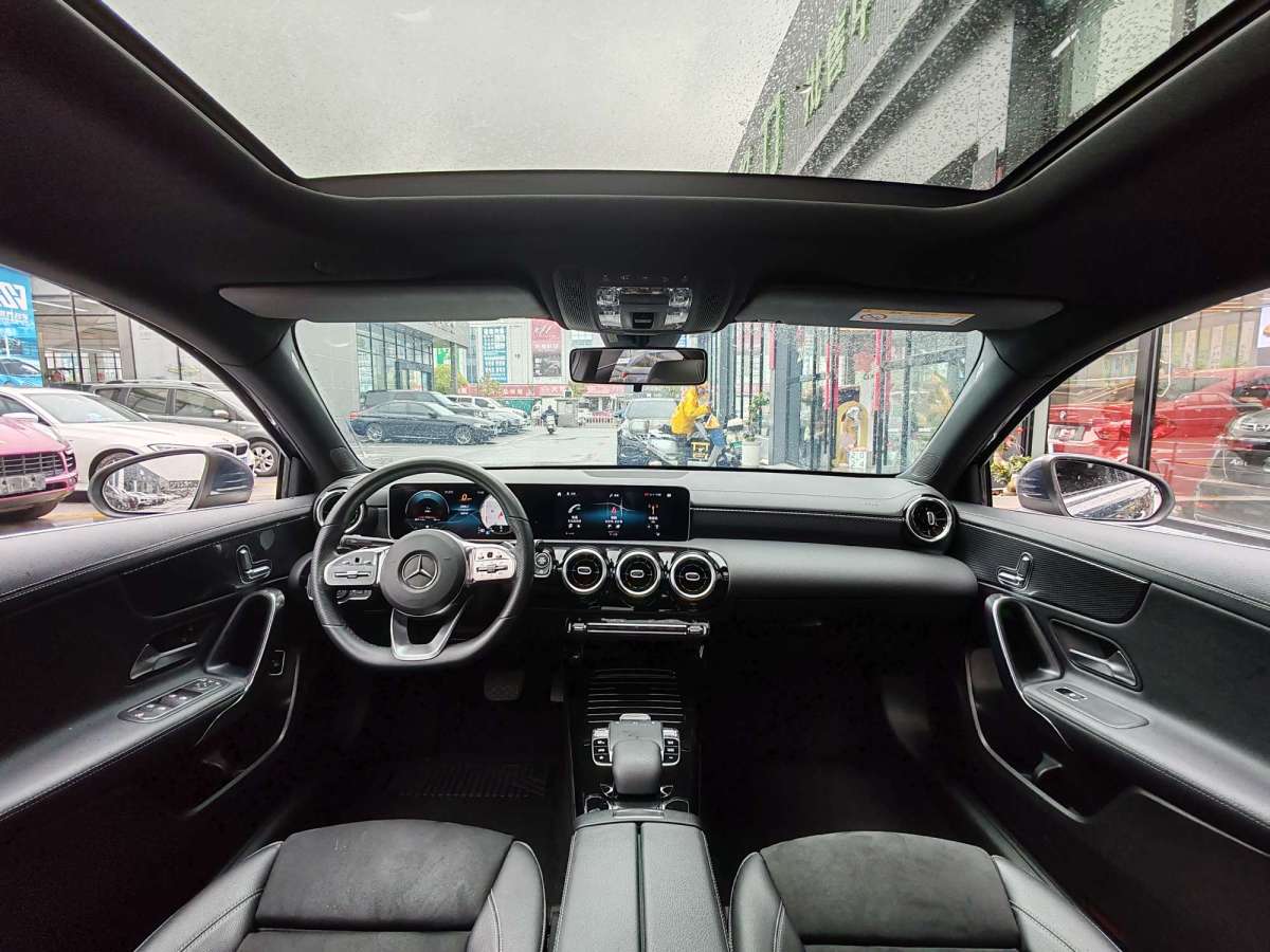 奔驰 奔驰A级  2019款 A 200 L 运动轿车图片