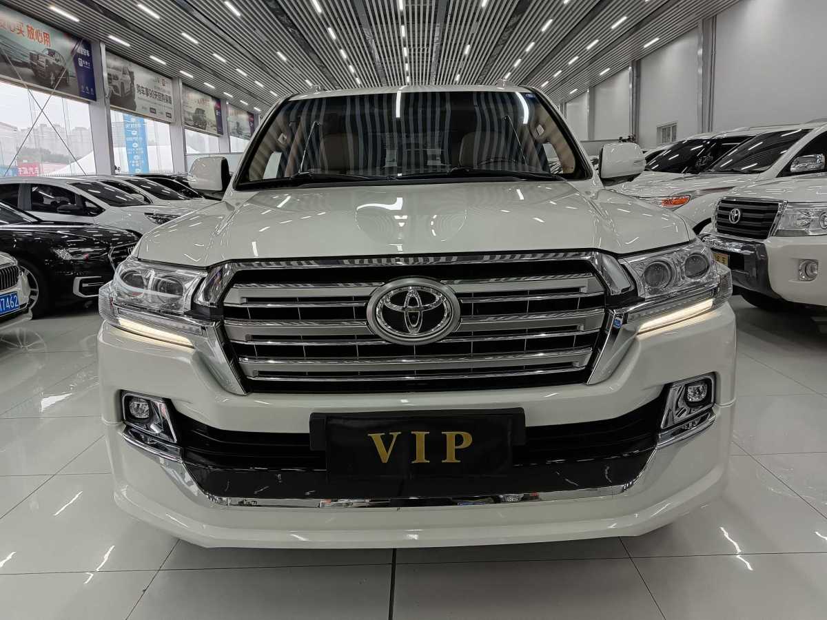 2019年3月豐田 蘭德酷路澤  2018款 5.7L VX-R 12氣 底升(中東版)