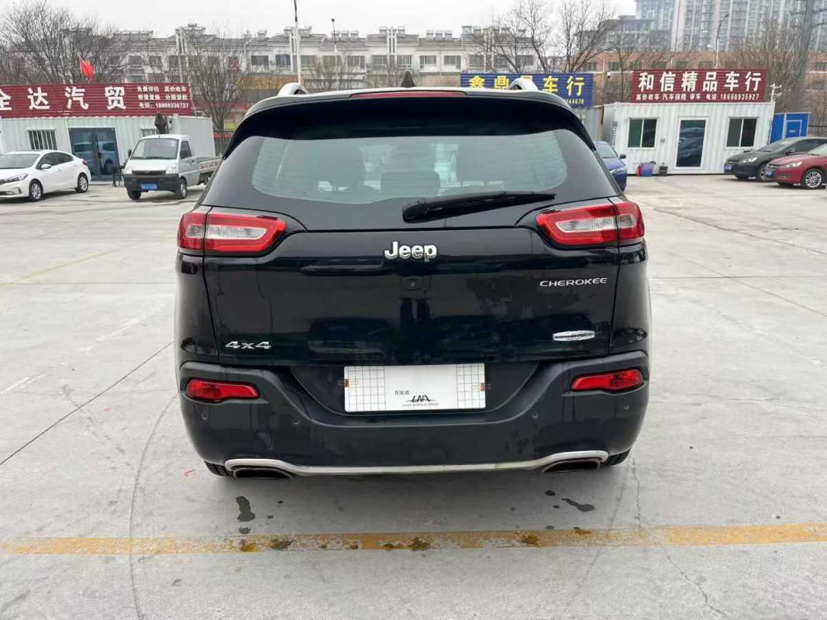 Jeep 自由光  2016款 2.4L 專業(yè)版圖片