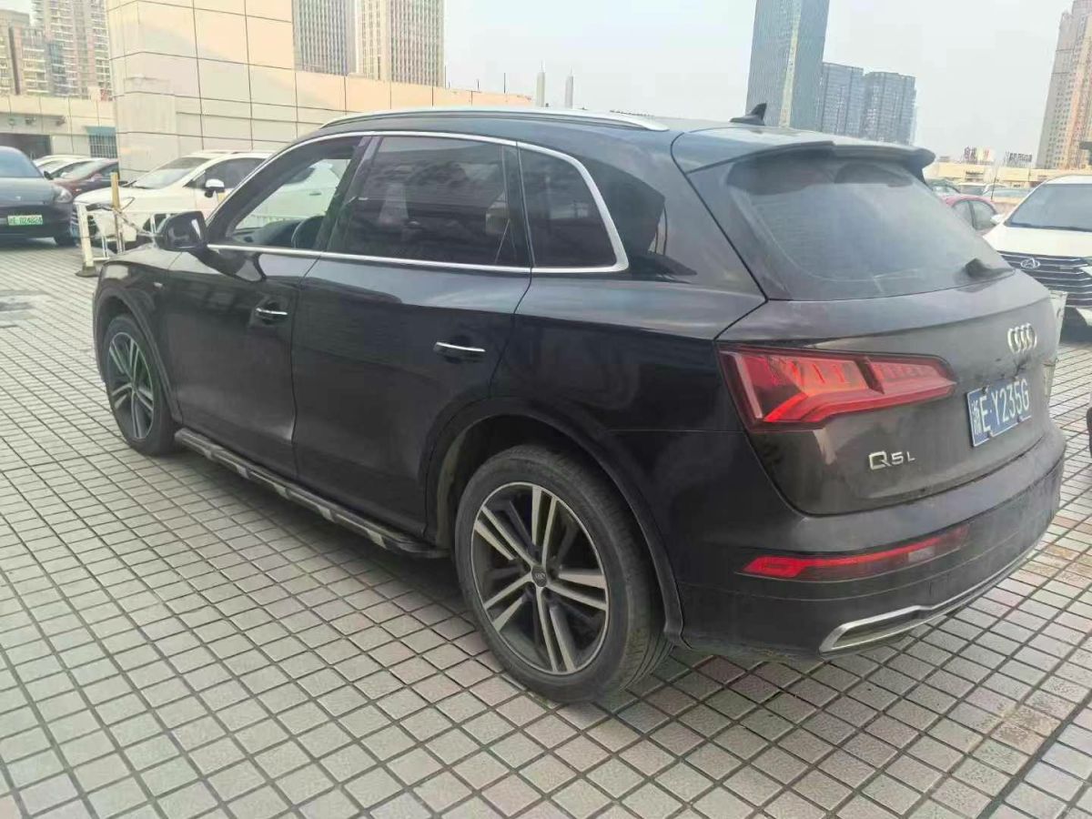 奧迪 奧迪Q3  2020款 35 TFSI 時(shí)尚動(dòng)感型圖片