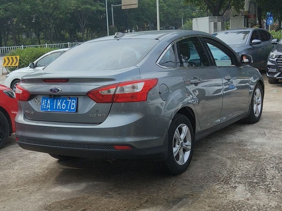 福特 福克斯  2012款 三廂 1.6L 自動(dòng)風(fēng)尚型圖片
