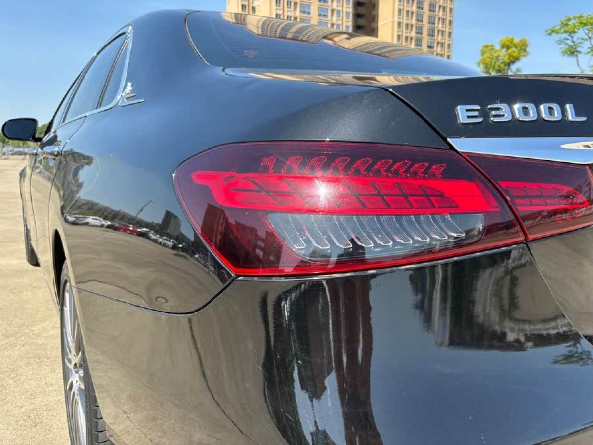 奔馳 奔馳E級  2022款 改款 E 260 L 運(yùn)動型圖片