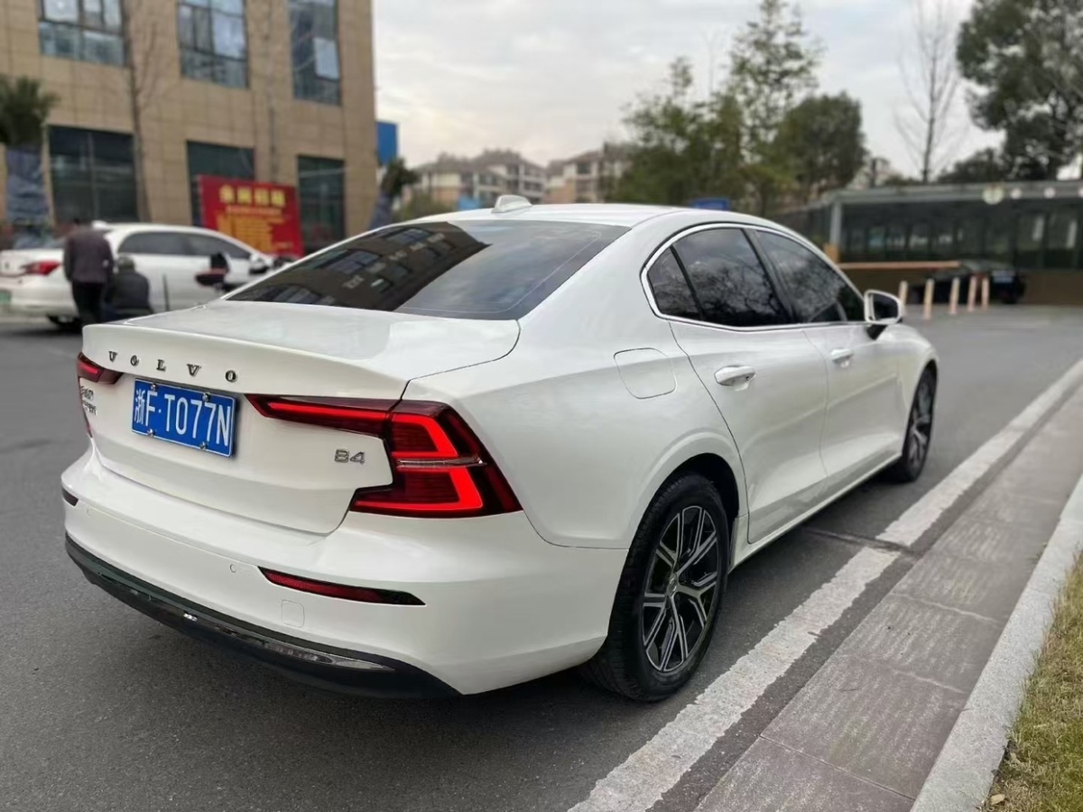 沃爾沃 S60L  2024款 B4 智逸豪華版圖片