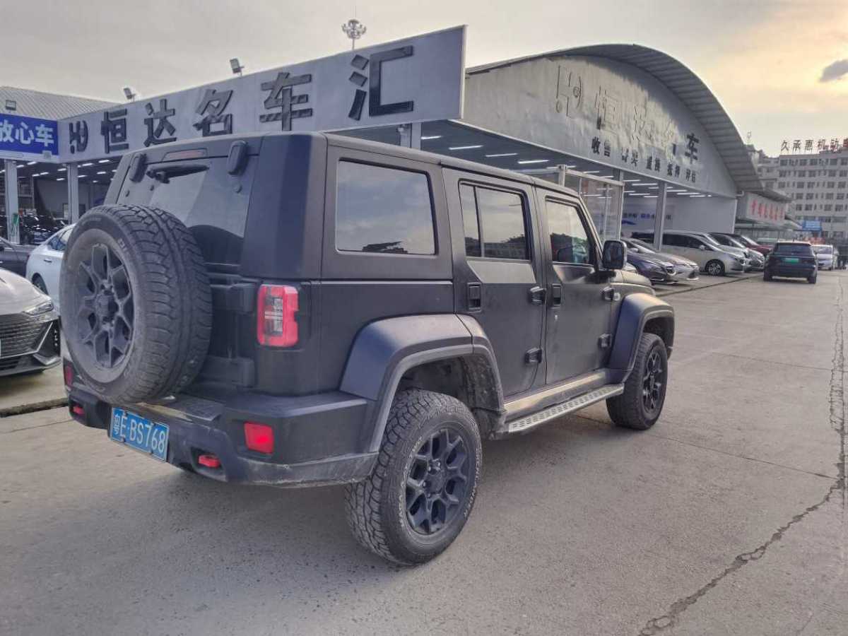 北京 BJ40  2021款 2.0D 自動(dòng)四驅(qū)刀鋒英雄版?zhèn)b客型圖片