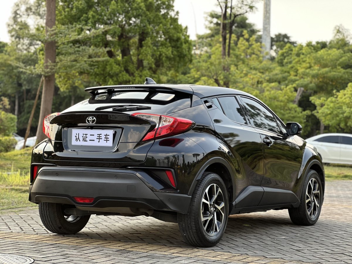 豐田 C-HR  2020款 2.0L 領(lǐng)先版圖片