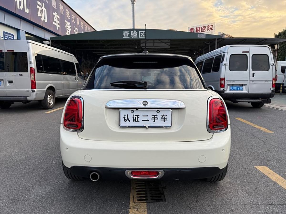 MINI MINI  2020款 1.5T COOPER 藝術(shù)家 五門版圖片