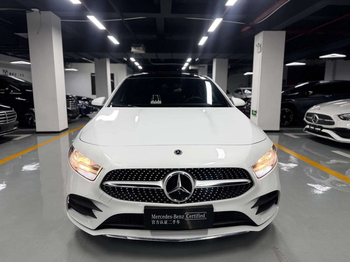 奔馳 奔馳A級(jí)  2021款 改款 A 180 L 運(yùn)動(dòng)轎車圖片