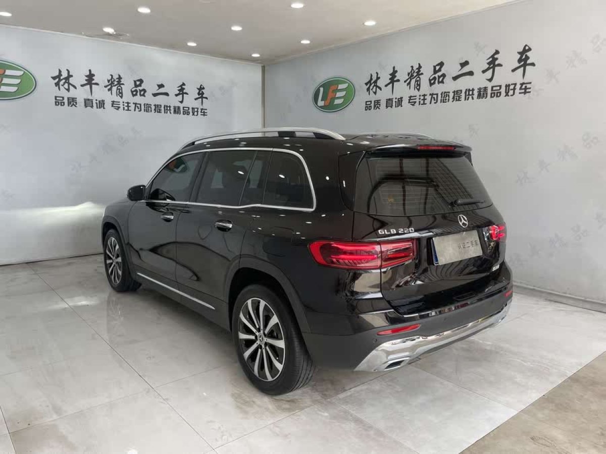 奔馳 奔馳GLB  2024款 改款 GLB 220 時(shí)尚型圖片