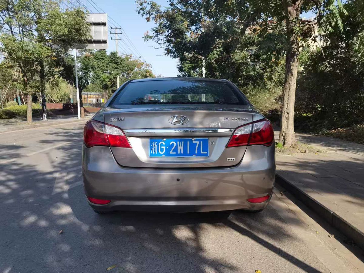 現(xiàn)代 悅動  2011款 1.6L 自動頂級型圖片