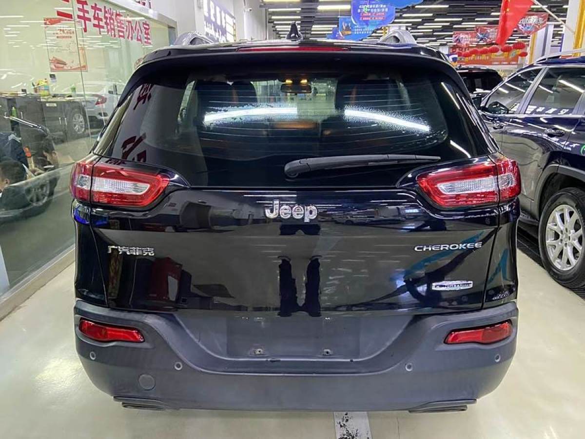 Jeep 自由光  2016款 2.4L 領(lǐng)先版圖片