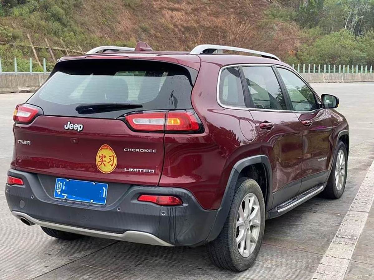 Jeep 自由光  2017款 2.0L 優(yōu)越版圖片