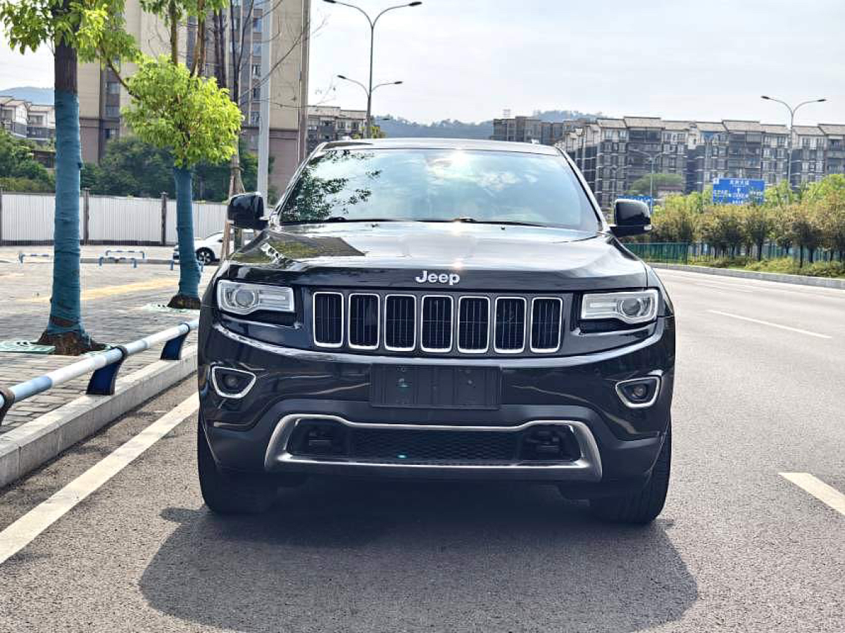 Jeep 大切諾基  2015款 3.0TD 柴油 精英導(dǎo)航版圖片