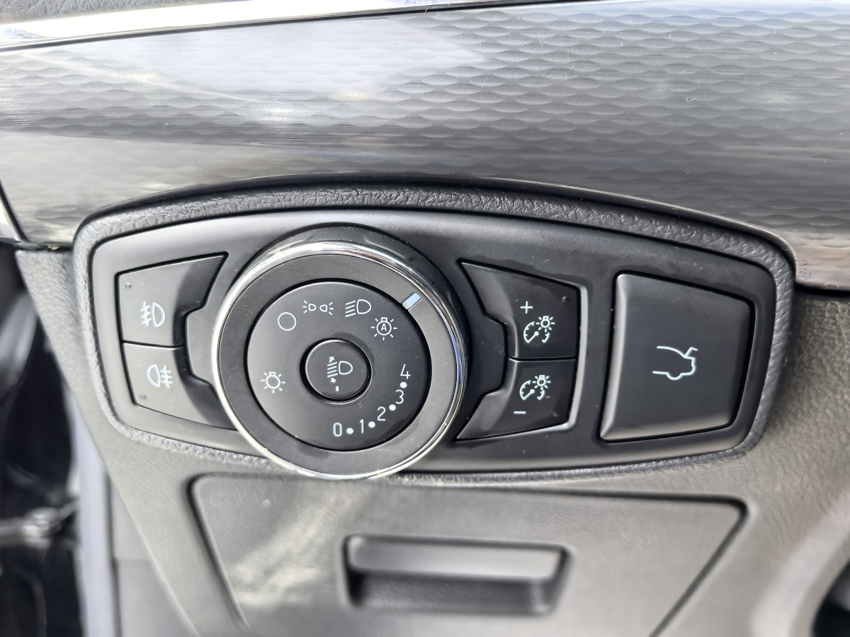 福特 金牛座  2017款 改款 EcoBoost 180 豪華型圖片