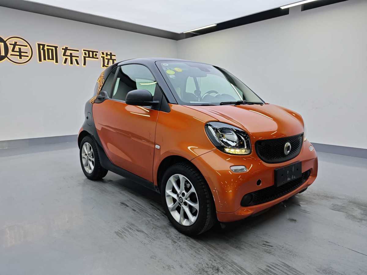 2015年11月smart fortwo  2015款 1.0L 52千瓦硬頂靈動(dòng)版