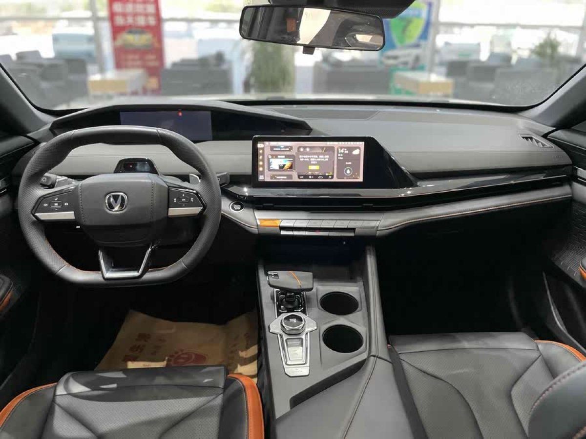 長安 長安UNI-V  2023款 1.5T 尊享型圖片
