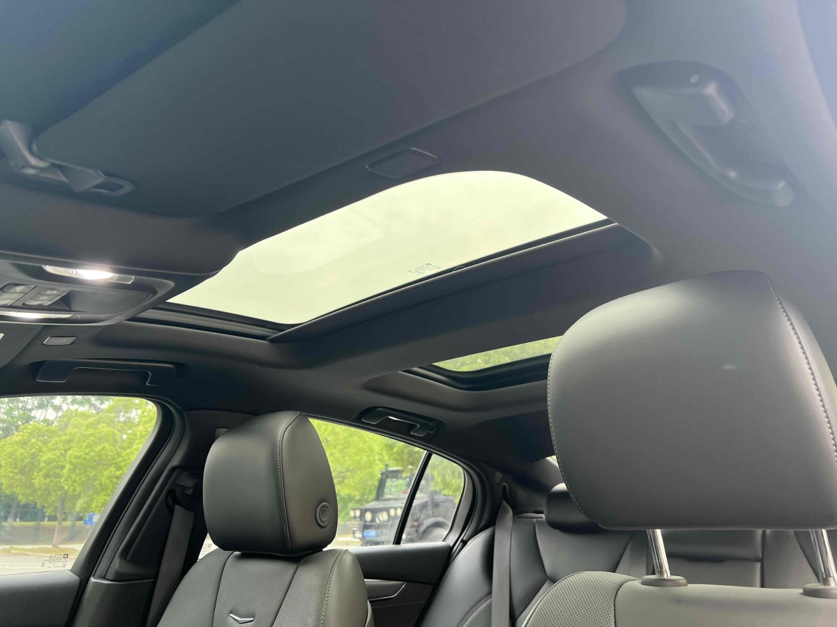 2022年8月凱迪拉克 CT5  2023款 28T 豪華型（標(biāo)準(zhǔn)版）