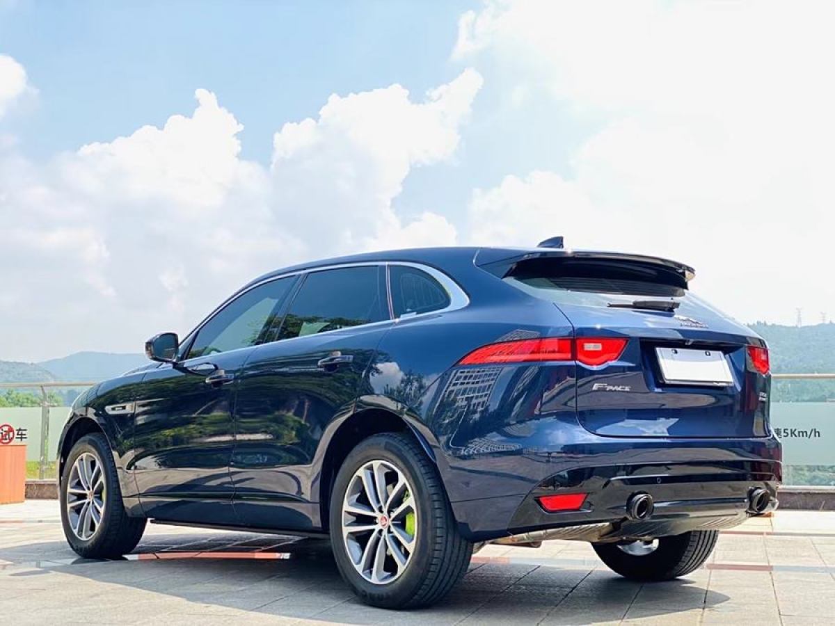 捷豹 F-PACE  2016款 2.0T 兩驅(qū)R-Sport運(yùn)動(dòng)版圖片