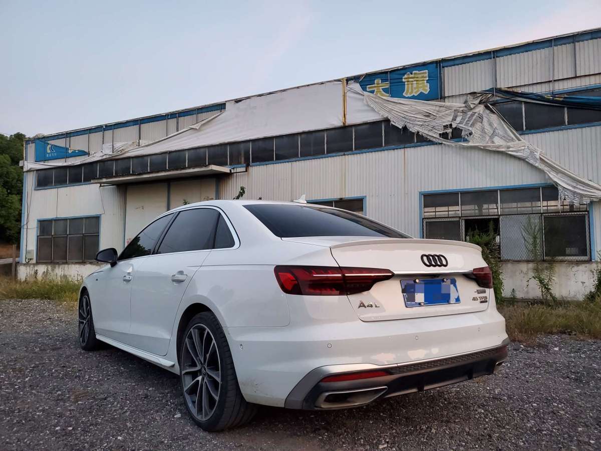 2022年02月奧迪 奧迪A4L  2022款 45 TFSI quattro 臻選動(dòng)感型