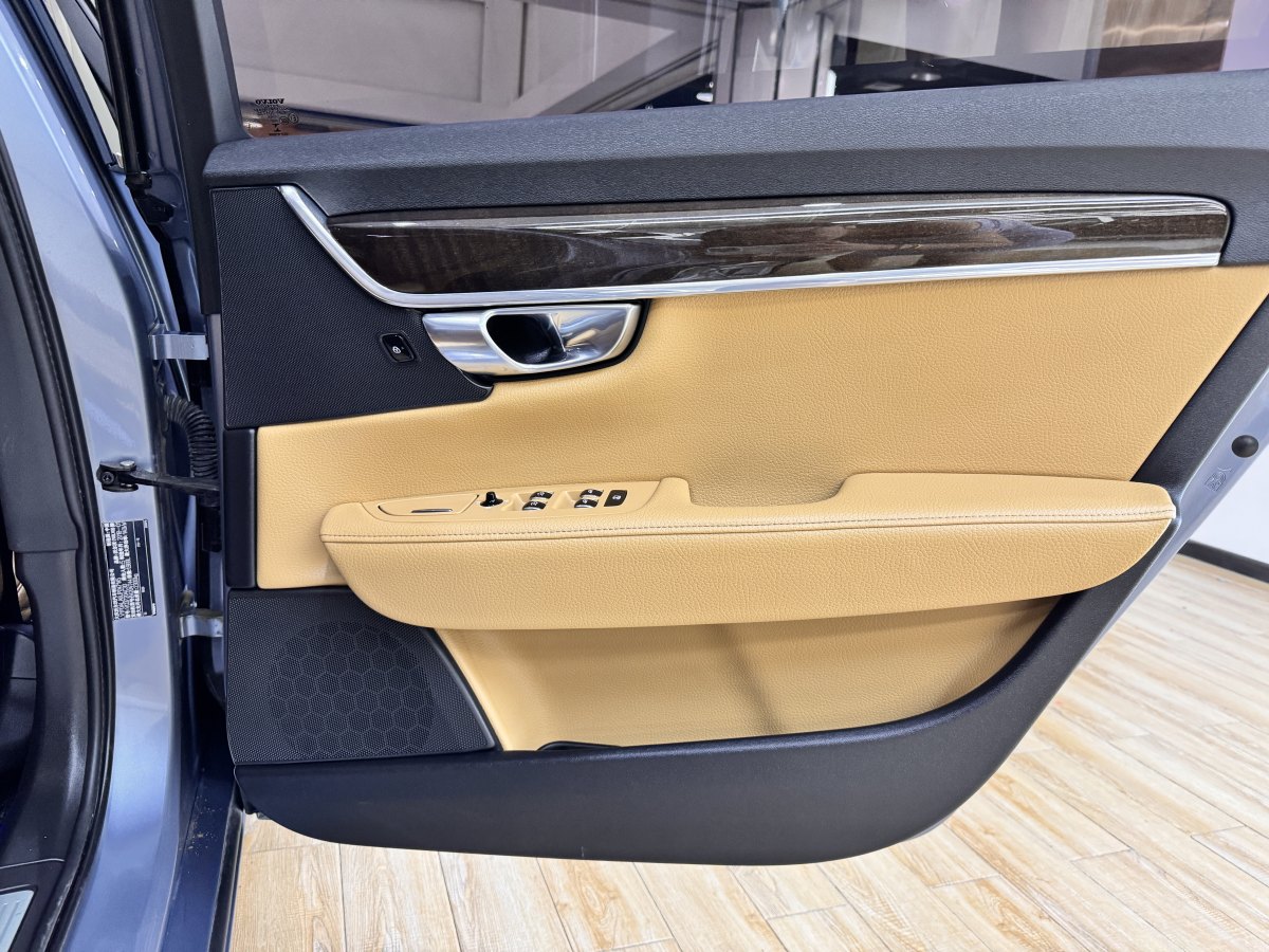 沃爾沃 S90  2018款 T4 智遠(yuǎn)版圖片
