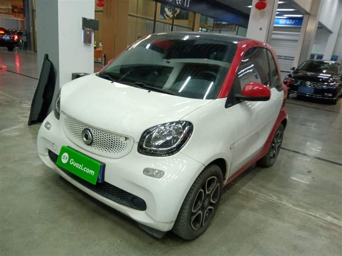 smart fortwo  2019款 0.9T 66千瓦硬頂風(fēng)擎版 國(guó)VI圖片