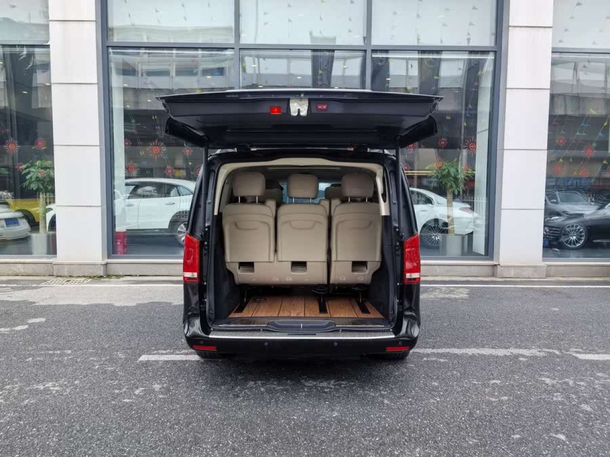 奔馳 V級  2022款 V 260 領(lǐng)航版圖片
