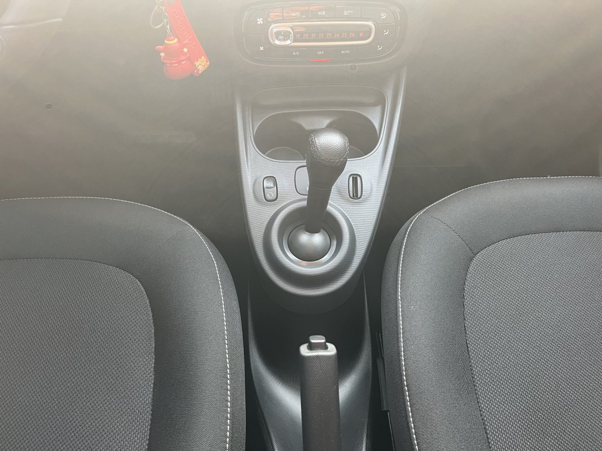 2019年8月smart forfour  2018款 1.0L 52千瓦激情版