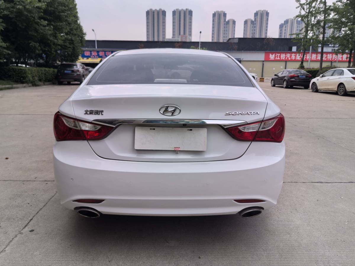 現(xiàn)代 索納塔  2015款 經(jīng)典 2.0L 自動豪華版圖片