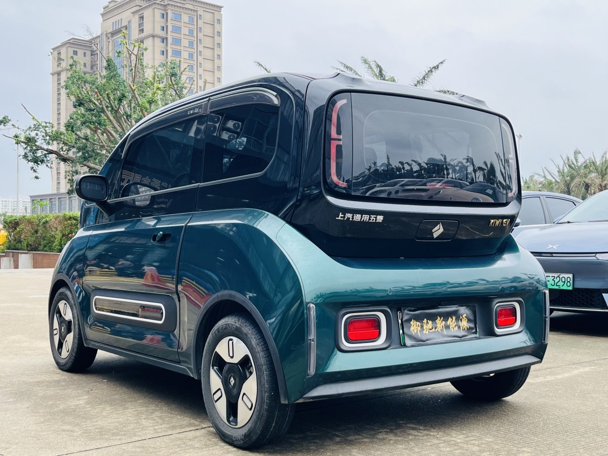 寶駿 寶駿KiWi EV  2022款 藝術(shù)家輕享版 三元鋰圖片