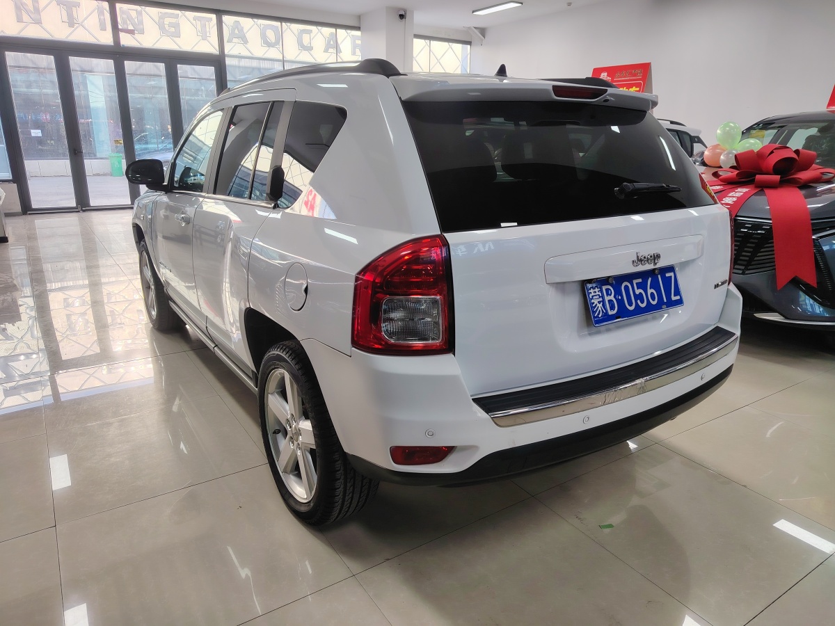 Jeep 指南者  2012款 2.4L 四驅(qū)豪華版圖片