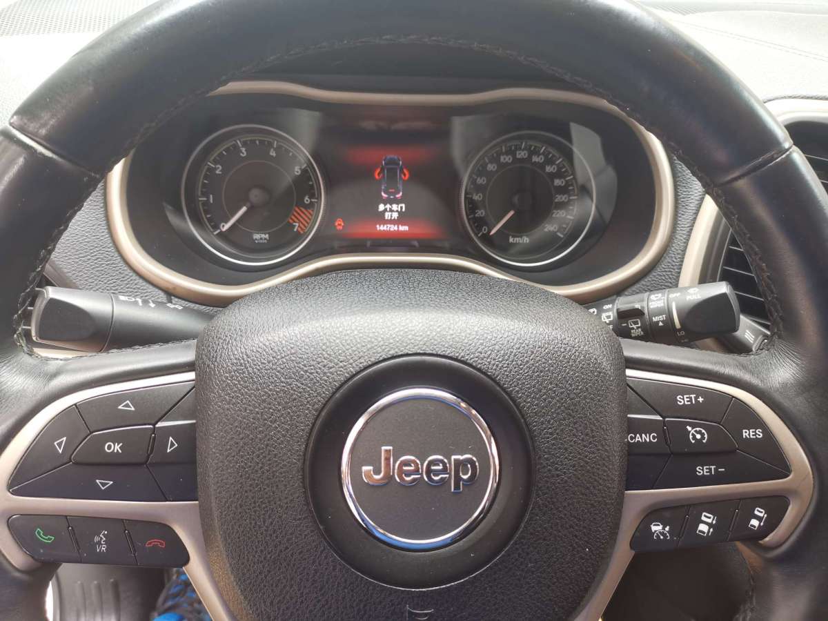 2014年11月Jeep 自由光  2014款 2.4L 豪華版