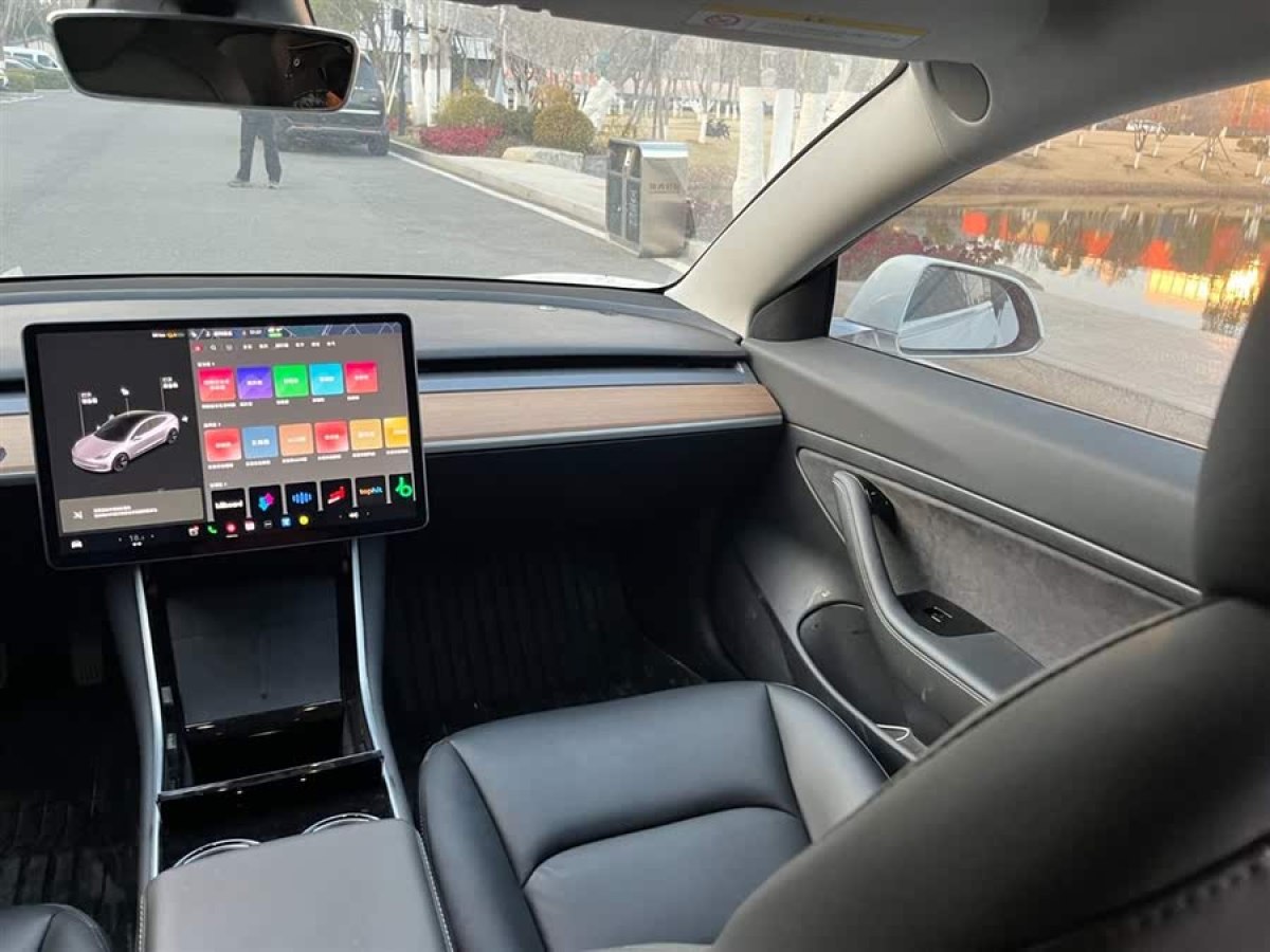 特斯拉 Model 3  2020款 改款 標準續(xù)航后驅(qū)升級版圖片
