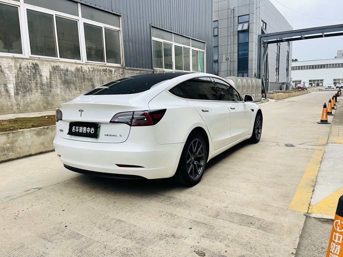 特斯拉 Model 3  2019款 標(biāo)準(zhǔn)續(xù)航后驅(qū)升級版圖片